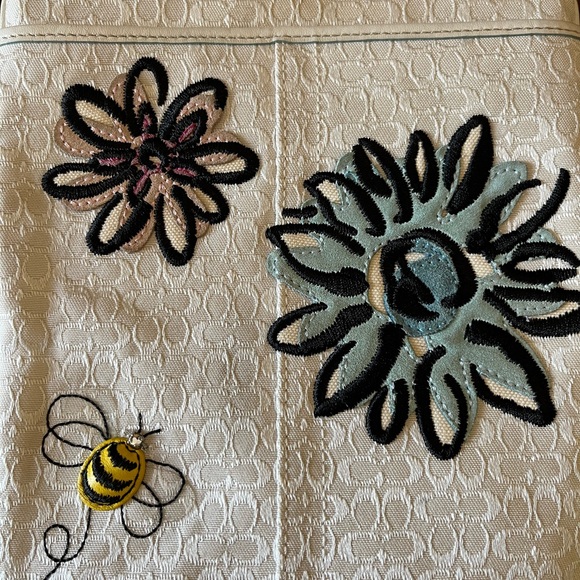 Coach bag, bumble bee design - Picture 2 of 9
